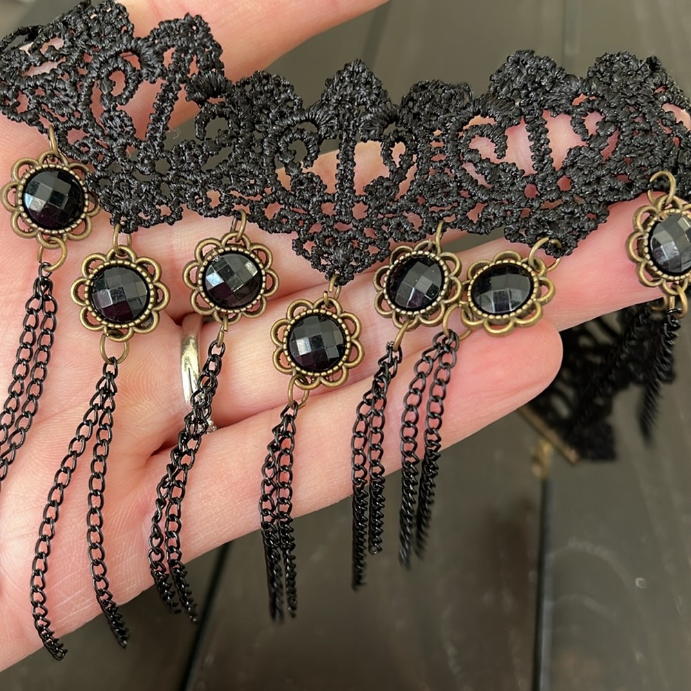Choker - Picture 10 of 10